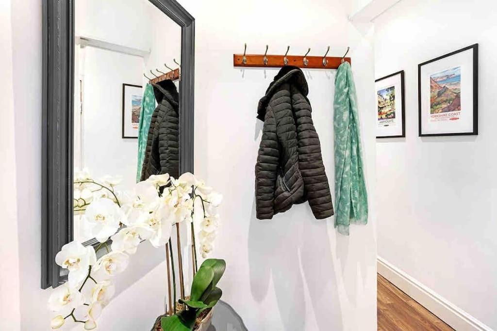 The Stanley Suite 1 Bedroom Apt Dog Friendly Patio ฮาร์โรเกต ภายนอก รูปภาพ