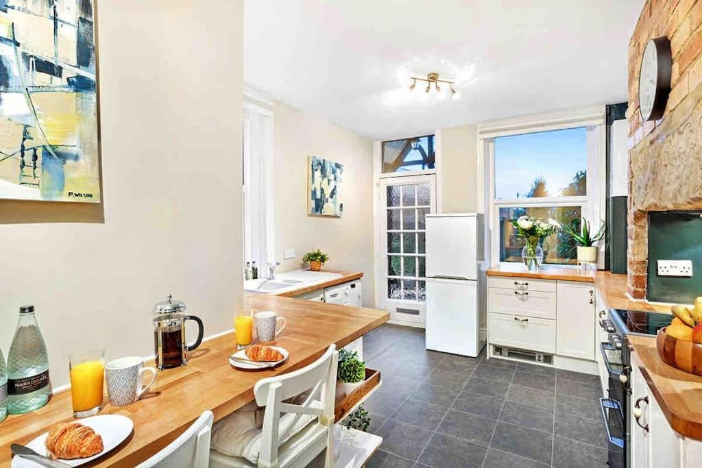 The Stanley Suite 1 Bedroom Apt Dog Friendly Patio ฮาร์โรเกต ภายนอก รูปภาพ