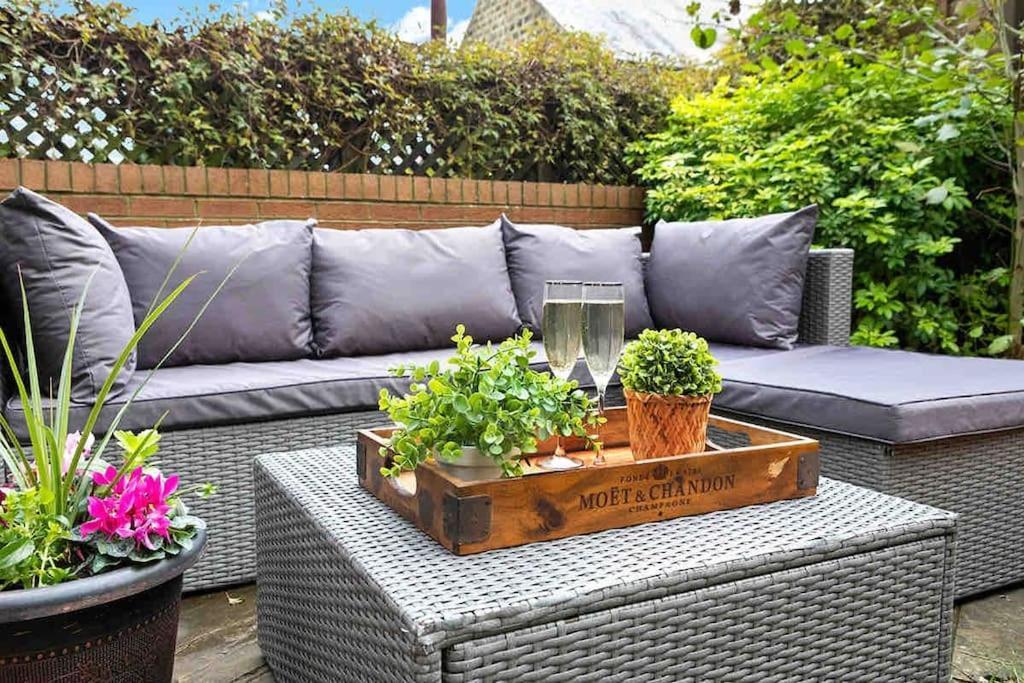 The Stanley Suite 1 Bedroom Apt Dog Friendly Patio ฮาร์โรเกต ภายนอก รูปภาพ